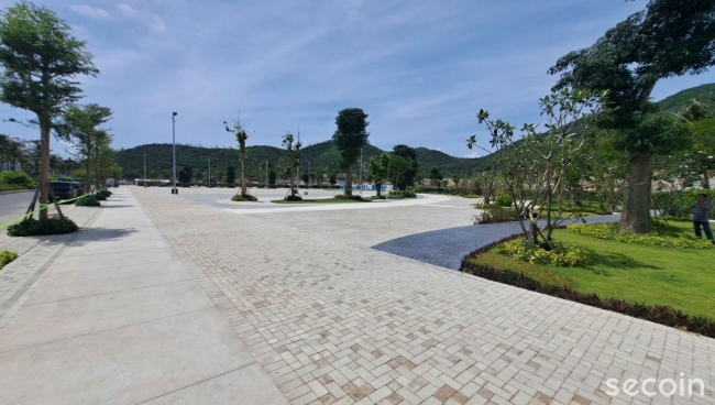 Gạch Sabbiato tự chèn và Gạch trồng cỏ sỏi Secoin tại Dự án Vega City Nha Trang