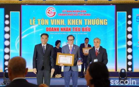 Secoin và Chủ tịch Đinh Hồng Kỳ vinh dự nhận danh hiệu “Doanh nghiệp và Doanh nhân TP Hồ Chí Minh tiêu biểu” năm 2025