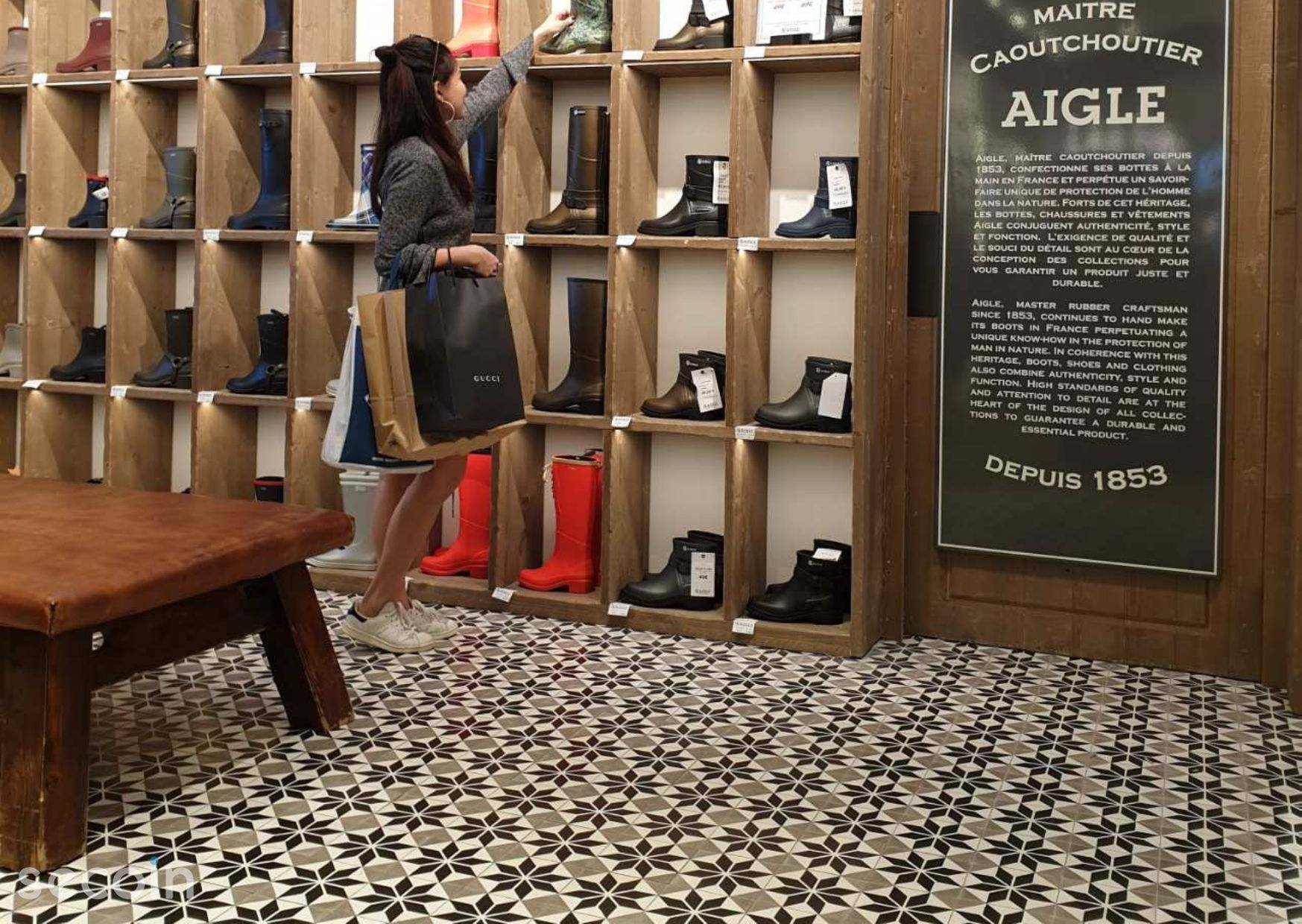 Gạch bông Secoin tại chuỗi cửa hàng thời trang handmade cao cấp Aigle  