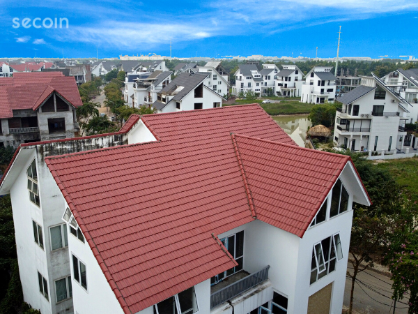 Chọn màu ngói phù hợp cho mệnh Hỏa. Đỏ, cam