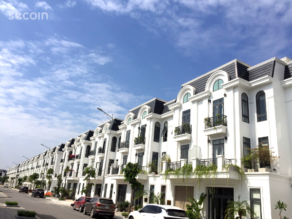 Ngói màu xanh giúp công trình thêm hoàn mỹ
