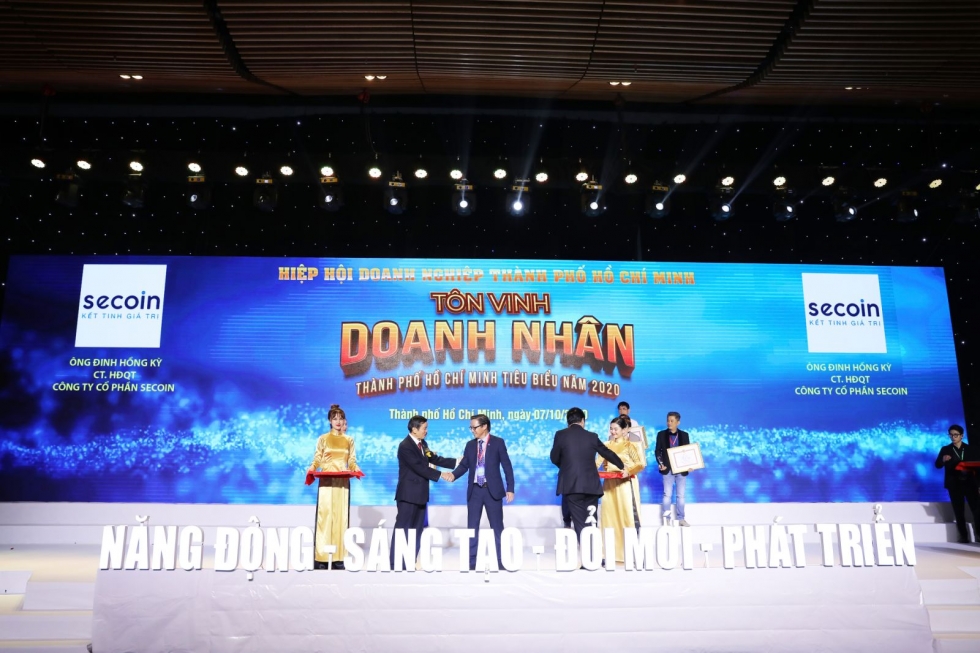 CHÚC MỪNG ÔNG ĐINH HỒNG KỲ NHẬN DANH HIỆU DOANH NHÂN TIÊU BIỂU TP. HCM NĂM 2020