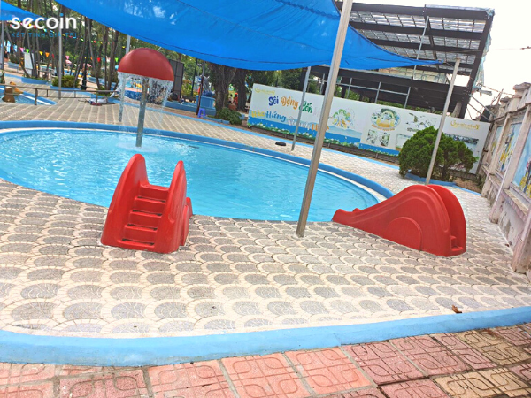 Gạch nghệ thuật ngoài trời tại Công viên nước Hồ Tây, quận Tây Hồ, Hà Nội