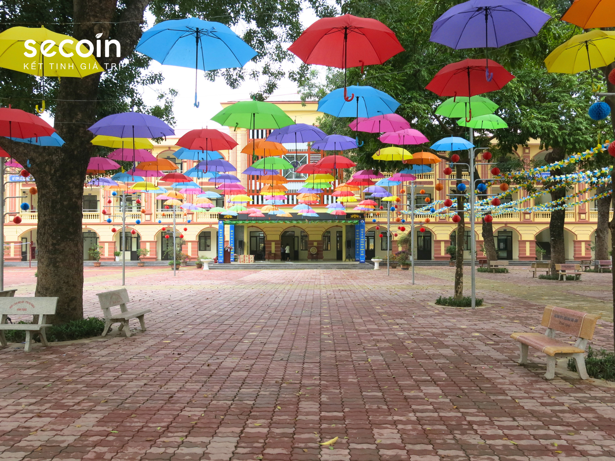 Gạch lát hè tự chèn Secoin tại dự án Trường tiểu học  Dị Nậu – Huyện Thạch Thất, Hà Nội