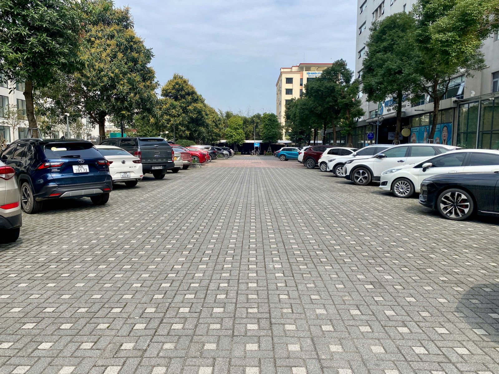 Gạch tự chèn Sabbiato Secoin tại Bệnh viện Đa khoa Phương Đông, Hà Nội