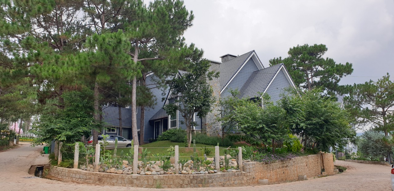 Ngói phẳng kiểu Pháp Secoin tại Khu nghỉ dưỡng cao cấp Thiên Nhân