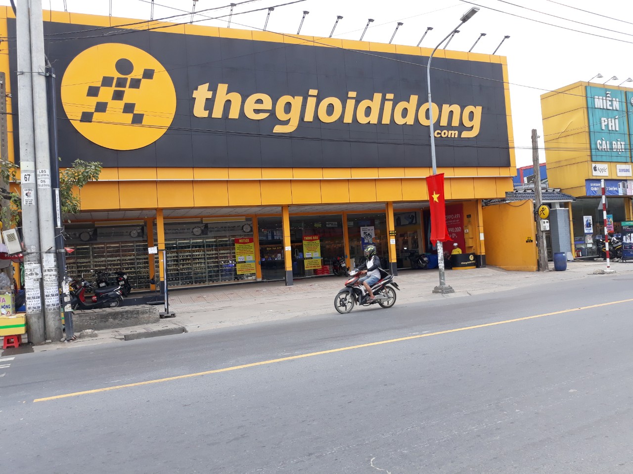 Gạch Terrazzo ngoài trời Secoin tại Hệ thống Thế Giới Di Động - Điện Máy Xanh - Bách Hóa Xanh