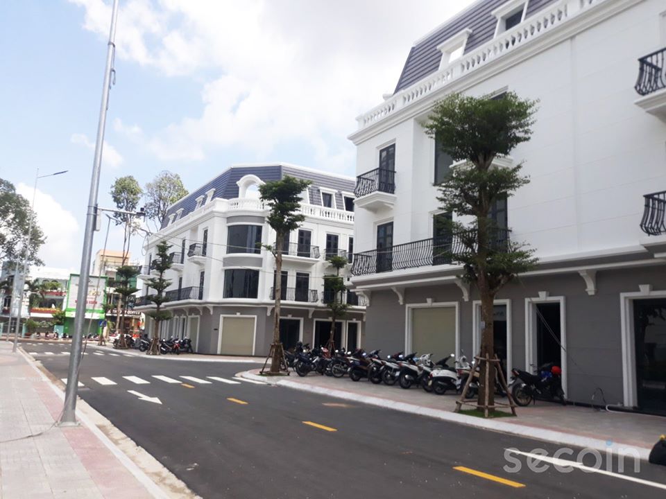 Ngói phẳng kiểu Pháp Secoin tại Vincom Cao Lãnh 