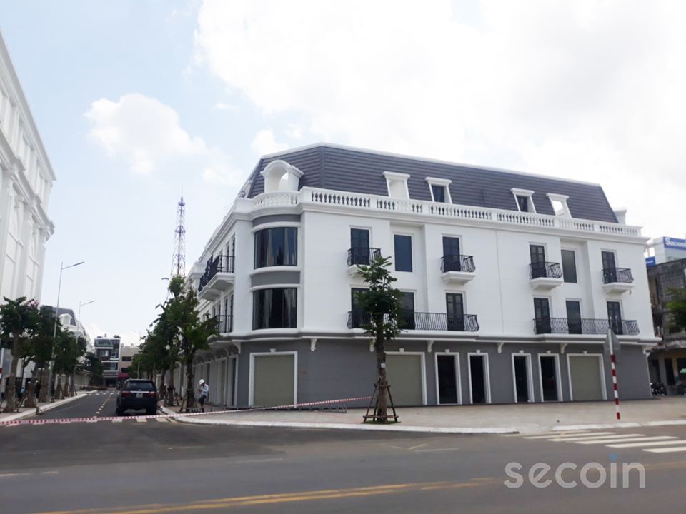 Ngói phẳng kiểu Pháp Secoin tại Vincom Cao Lãnh 