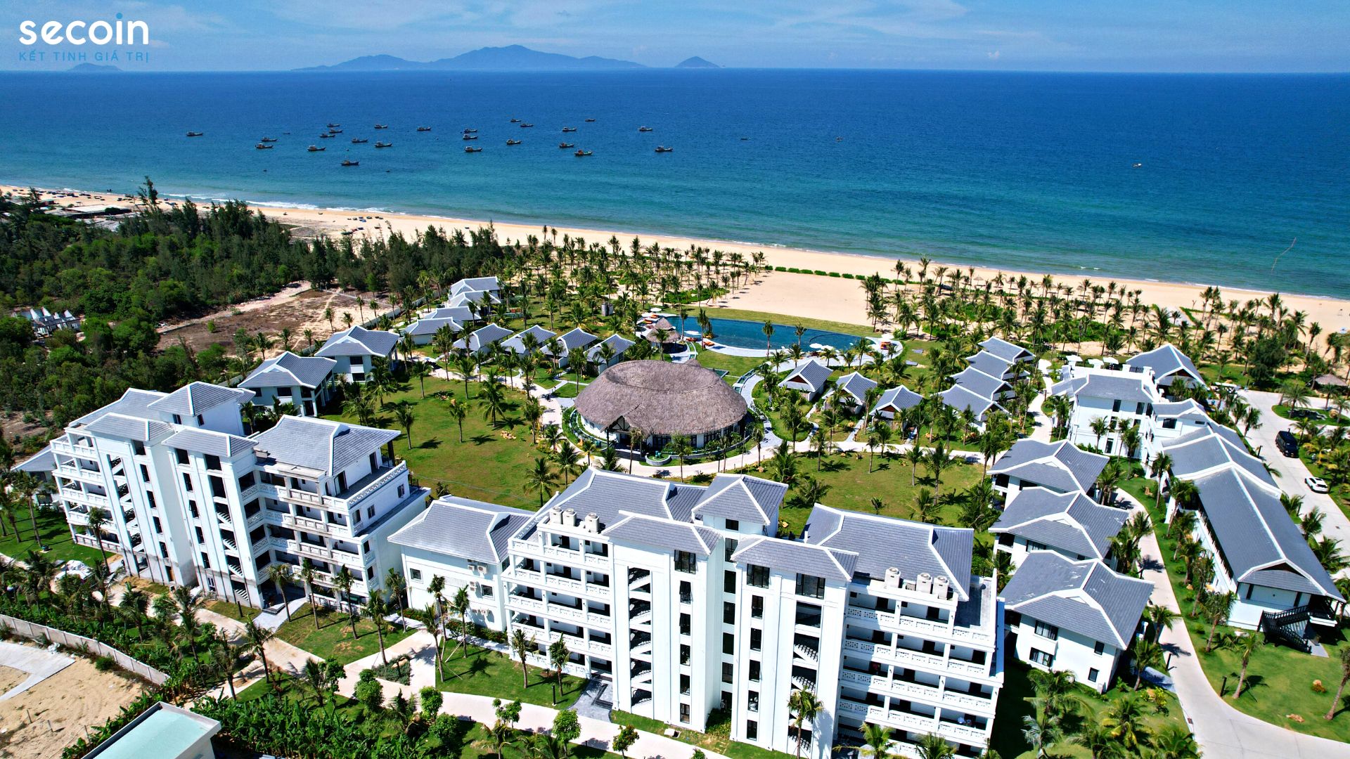 Ngói phẳng kiểu Pháp Secoin tại Khu dịch vụ du lịch, nghỉ dưỡng làng biển nhiệt đới Hội An