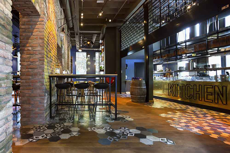 Gạch bông lục giác Secoin tại nhà hàng Taphuys, Hà Lan