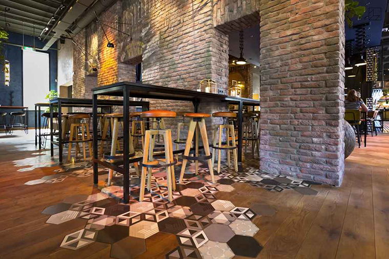 Gạch bông lục giác Secoin tại nhà hàng Taphuys, Hà Lan