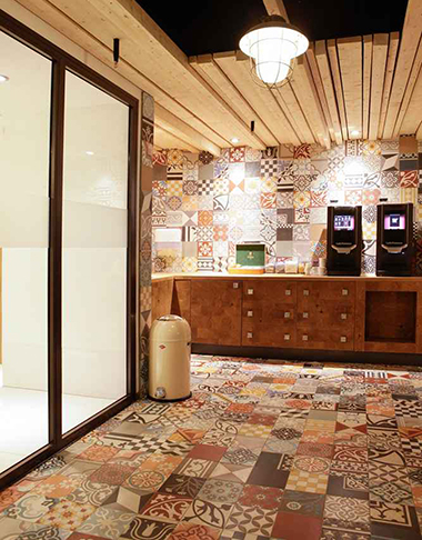 Gạch bông Secoin tại Nhà hàng Boulevard Cerveceria tại Hà Lan