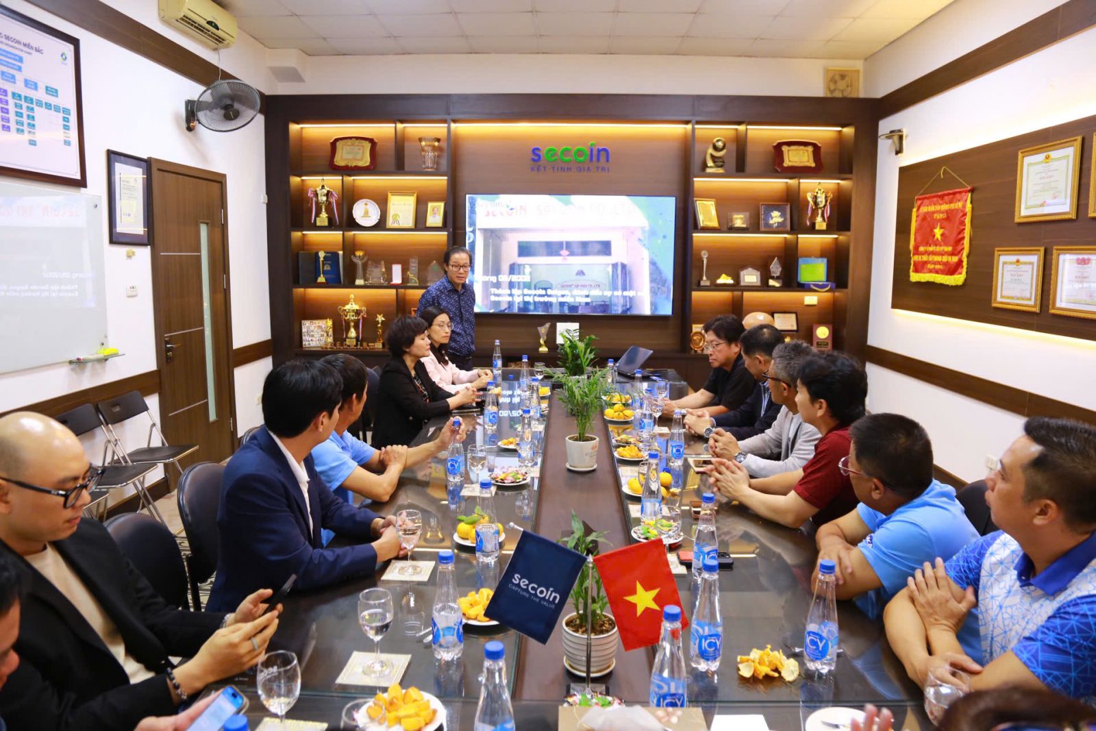 Saca and Japanese experts visit Secoin headquarters in Hanoi