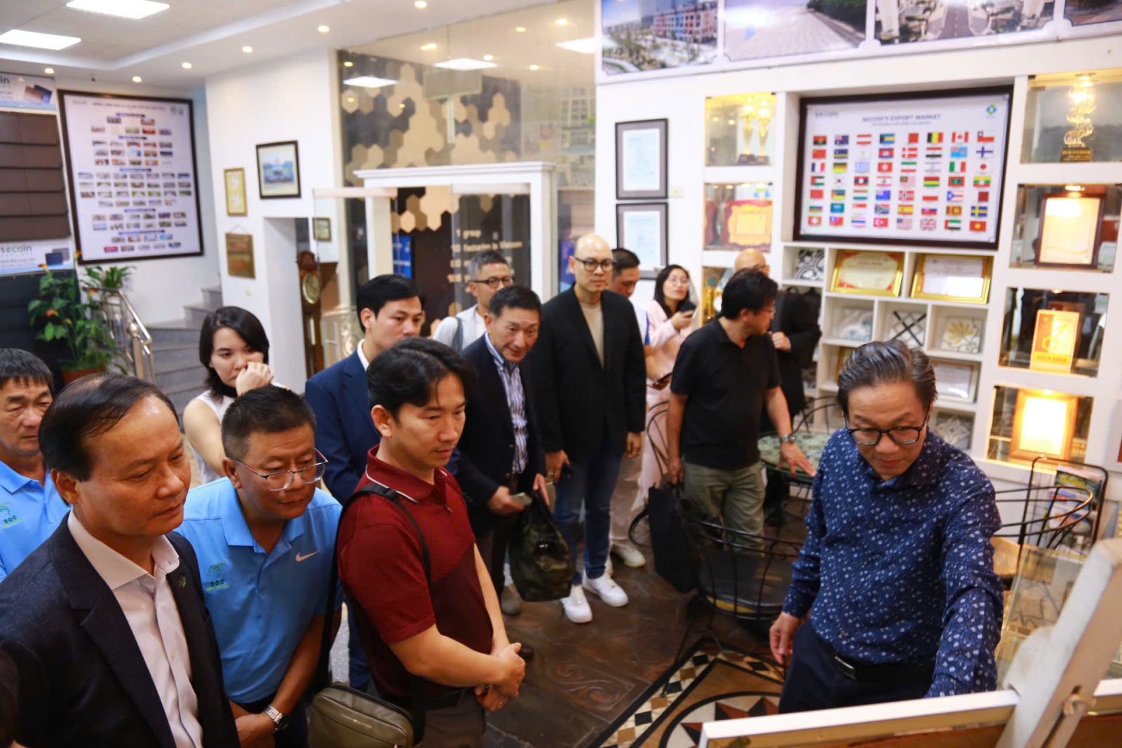 Saca and Japanese experts visit Secoin headquarters in Hanoi